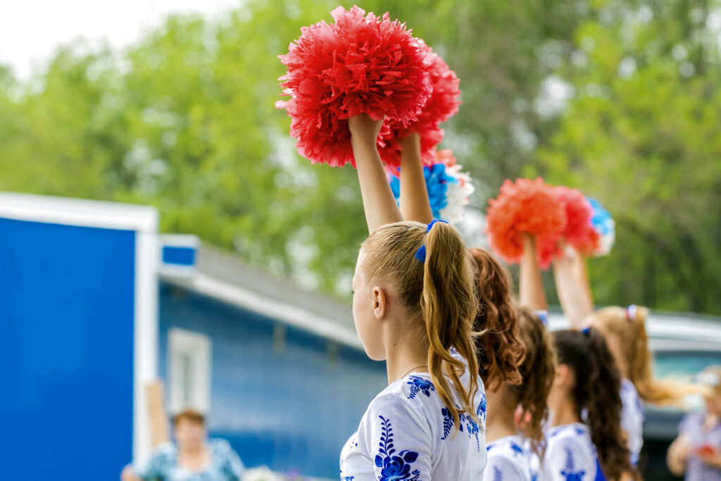 cheering kids